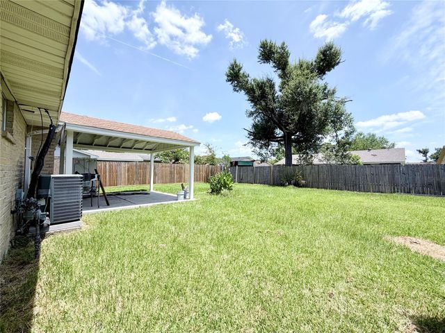 527 Slumberwood Dr, Houston, TX 77013