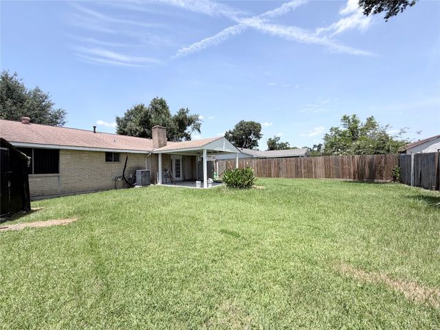 527 Slumberwood Dr, Houston, TX 77013