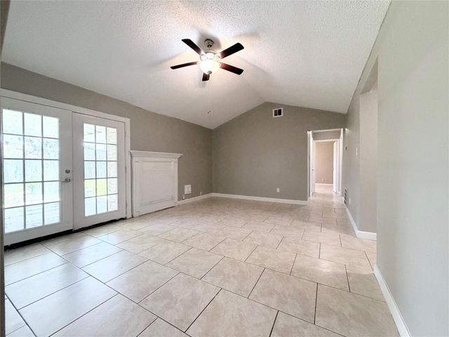 527 Slumberwood Dr, Houston, TX 77013