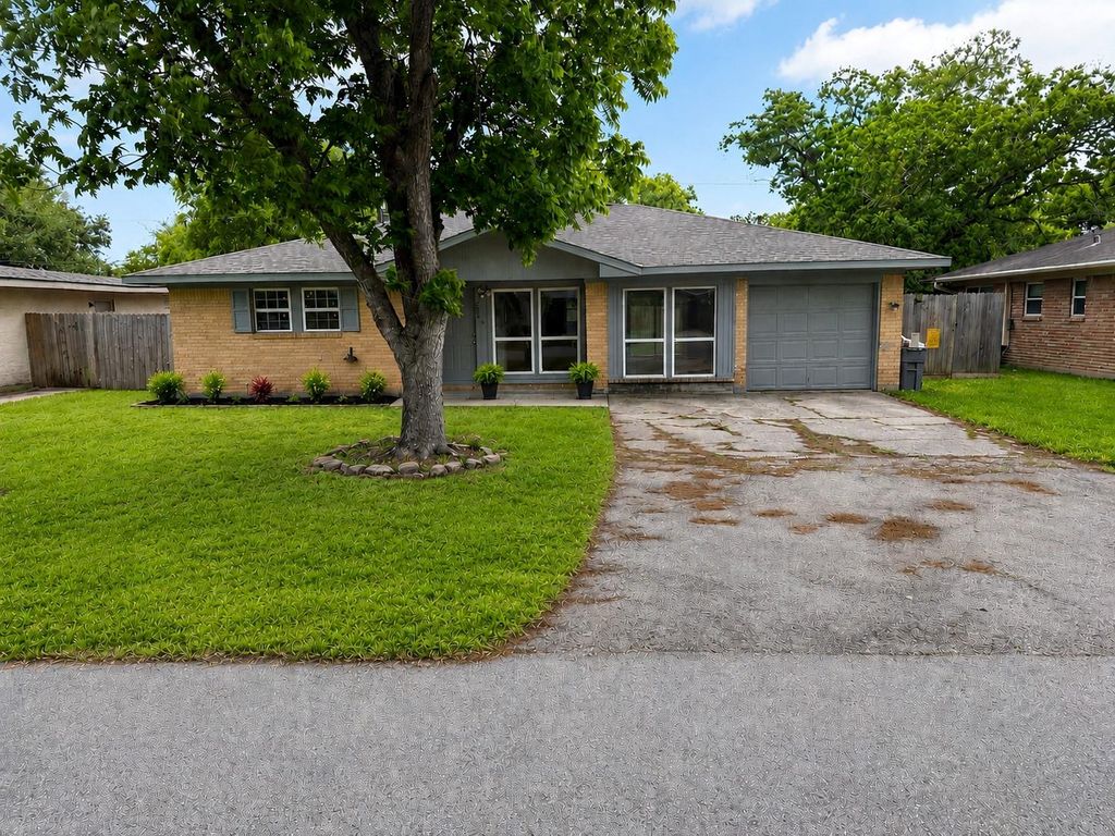 505 Moody Avenue, League City, TX 77573