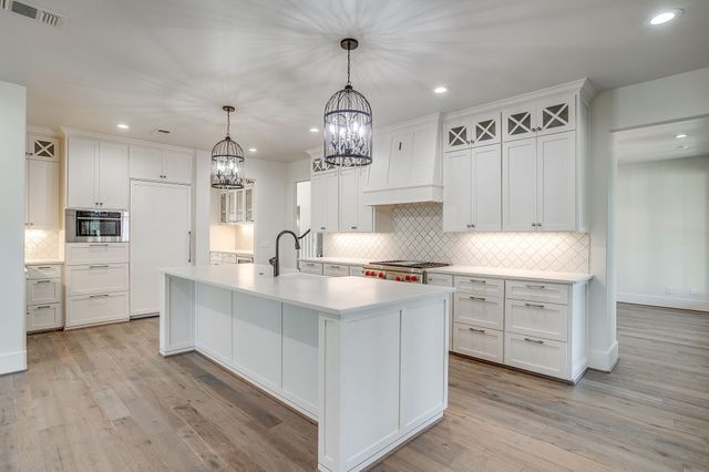 330 Madeline Lane, Burleson, TX 76028