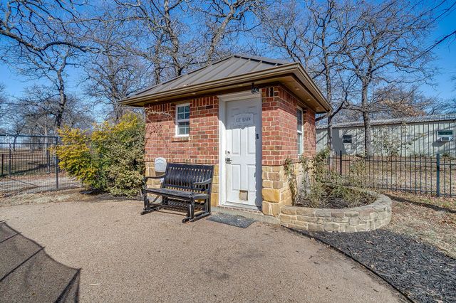 330 Madeline Lane, Burleson, TX 76028