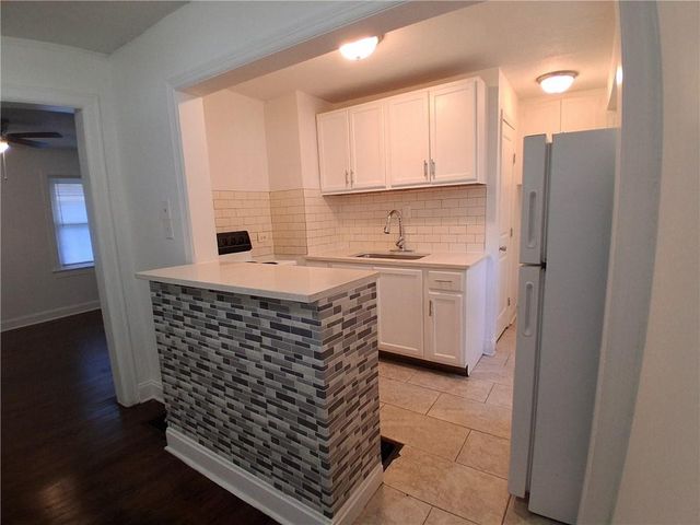 5410 Olive Street, Kansas City, MO 64130