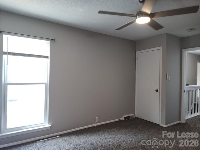 7001 Stonington Lane, Charlotte, NC 28227