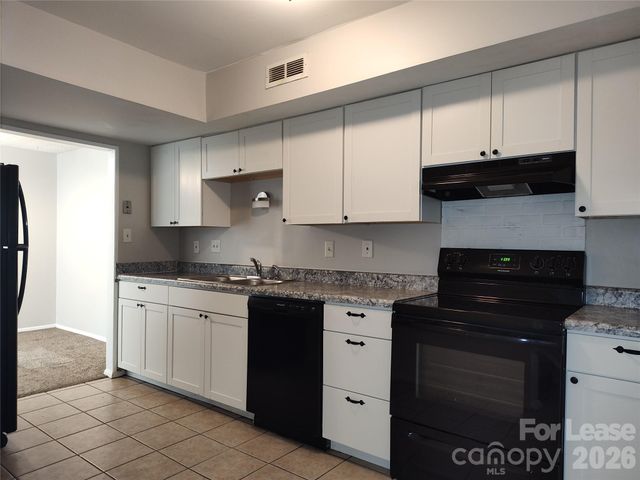 7001 Stonington Lane, Charlotte, NC 28227