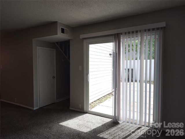 7001 Stonington Lane, Charlotte, NC 28227