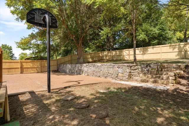 217 New Sawyer Brown Rd, Nashville, TN 37221