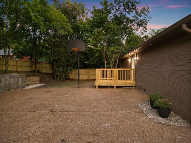 217 New Sawyer Brown Rd, Nashville, TN 37221