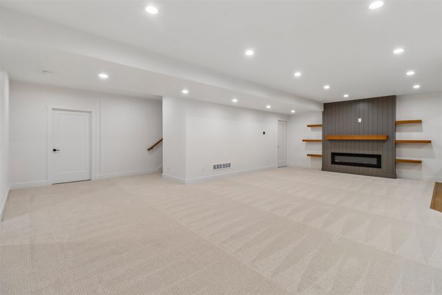 2910 NW Beechwood Drive, Grimes, IA 50111