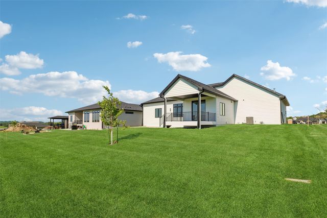 2910 NW Beechwood Drive, Grimes, IA 50111