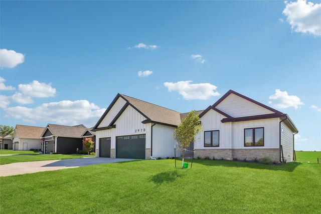 2910 NW Beechwood Drive, Grimes, IA 50111