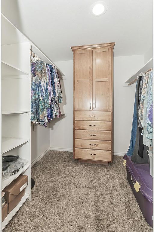 Image 1 of property listing at 5478 Poinsetta Avenue, Clovis, CA 93619