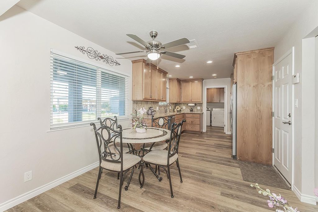 Image 13 of property listing at 5478 Poinsetta Avenue, Clovis, CA 93619