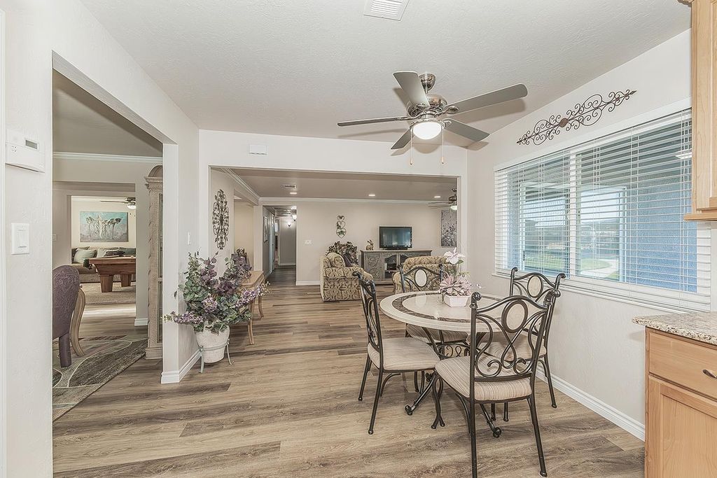 Image 14 of property listing at 5478 Poinsetta Avenue, Clovis, CA 93619