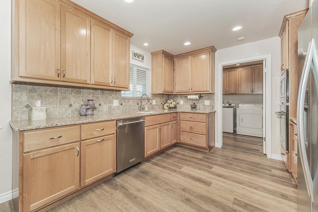 Image 15 of property listing at 5478 Poinsetta Avenue, Clovis, CA 93619