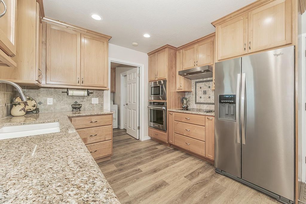 Image 16 of property listing at 5478 Poinsetta Avenue, Clovis, CA 93619