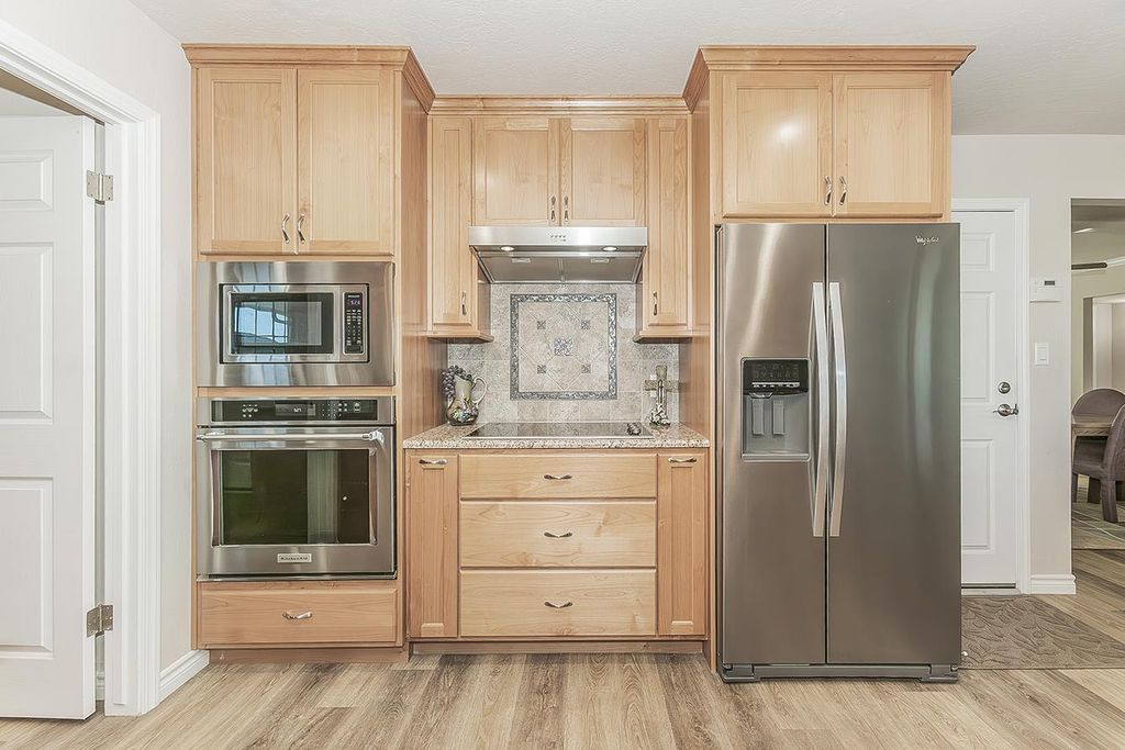 Image 17 of property listing at 5478 Poinsetta Avenue, Clovis, CA 93619