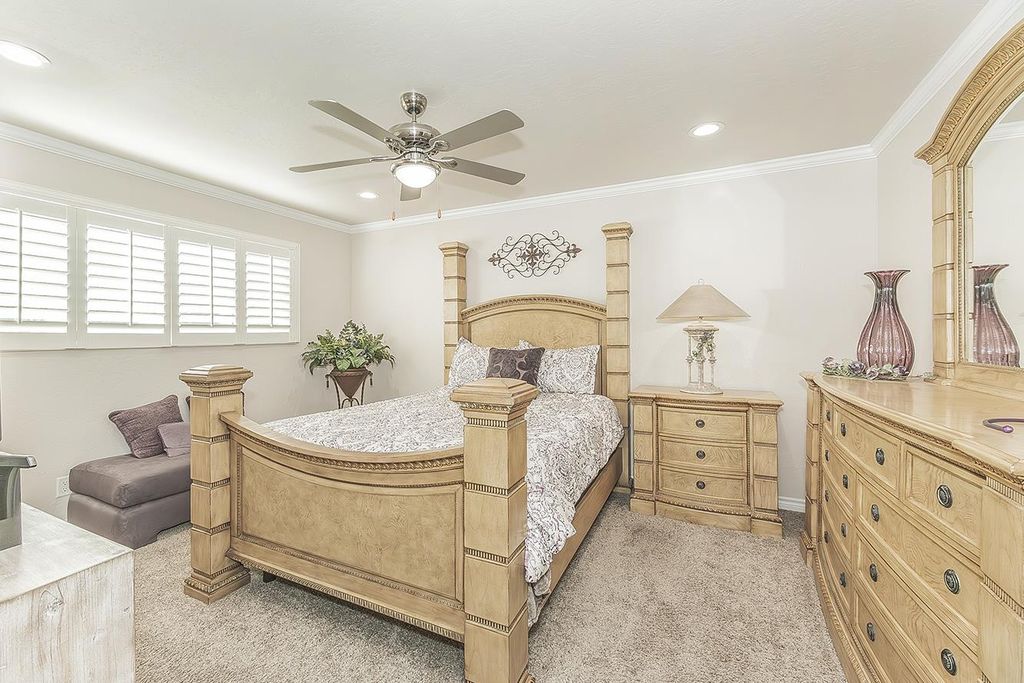 Image 20 of property listing at 5478 Poinsetta Avenue, Clovis, CA 93619