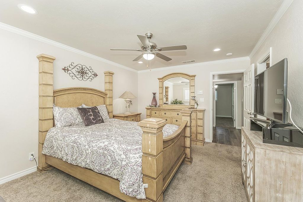 Image 21 of property listing at 5478 Poinsetta Avenue, Clovis, CA 93619