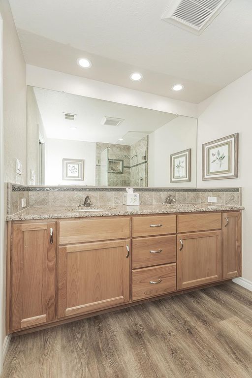 Image 25 of property listing at 5478 Poinsetta Avenue, Clovis, CA 93619