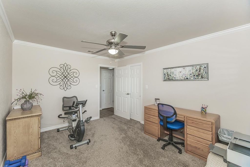 Image 32 of property listing at 5478 Poinsetta Avenue, Clovis, CA 93619