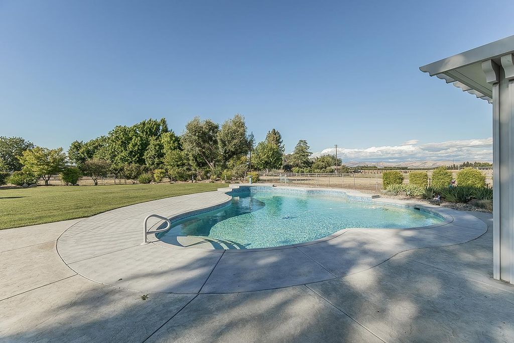 Image 37 of property listing at 5478 Poinsetta Avenue, Clovis, CA 93619