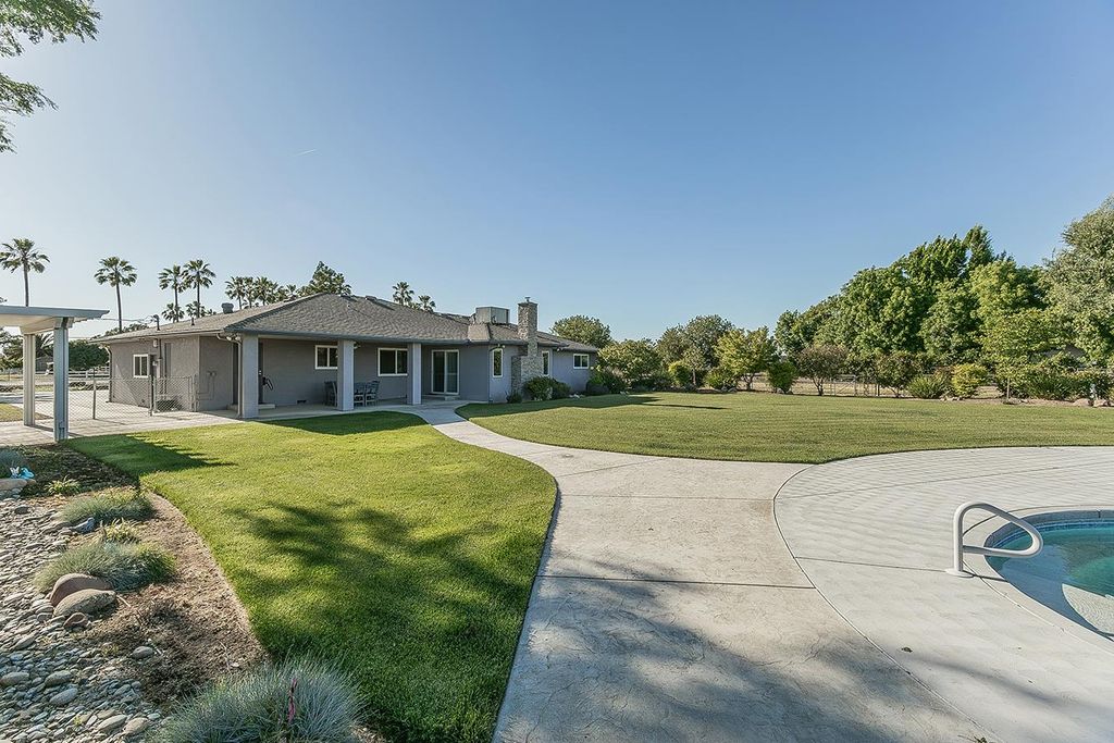 Image 38 of property listing at 5478 Poinsetta Avenue, Clovis, CA 93619