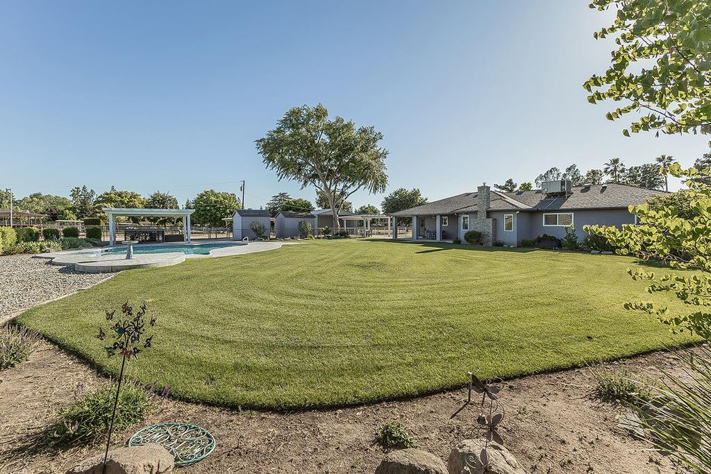 Image 39 of property listing at 5478 Poinsetta Avenue, Clovis, CA 93619