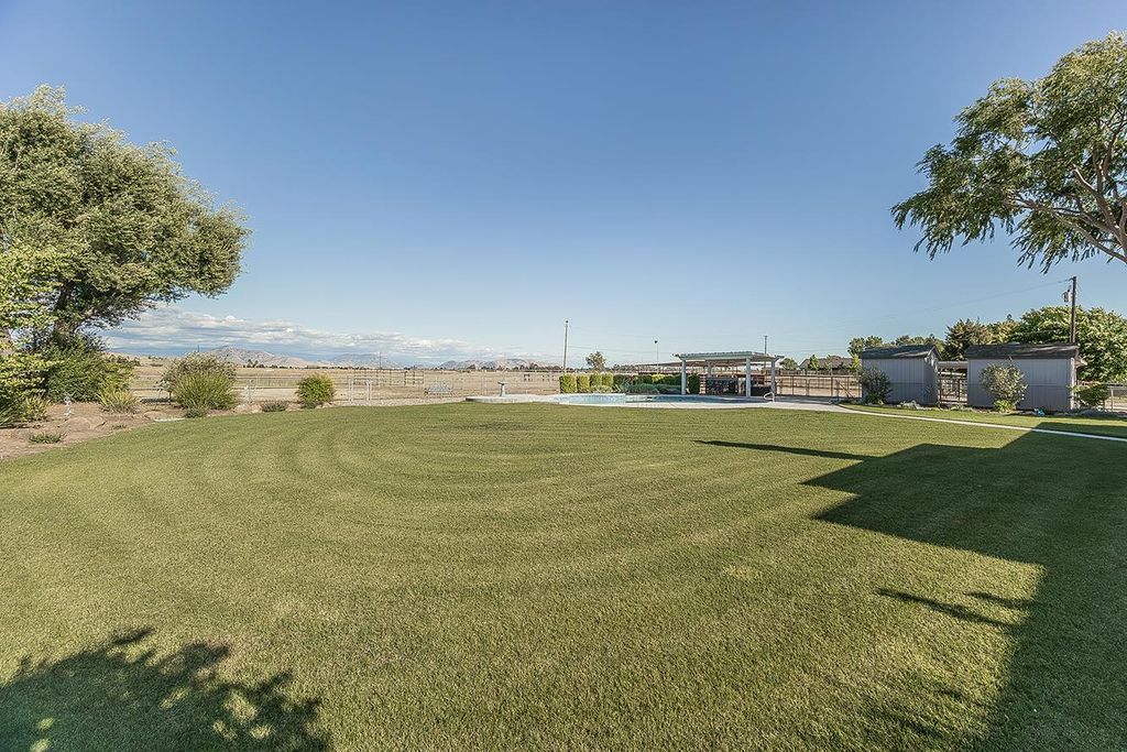 Image 40 of property listing at 5478 Poinsetta Avenue, Clovis, CA 93619