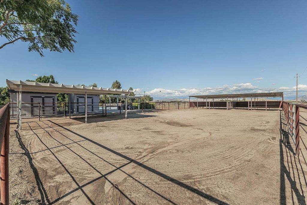 Image 53 of property listing at 5478 Poinsetta Avenue, Clovis, CA 93619