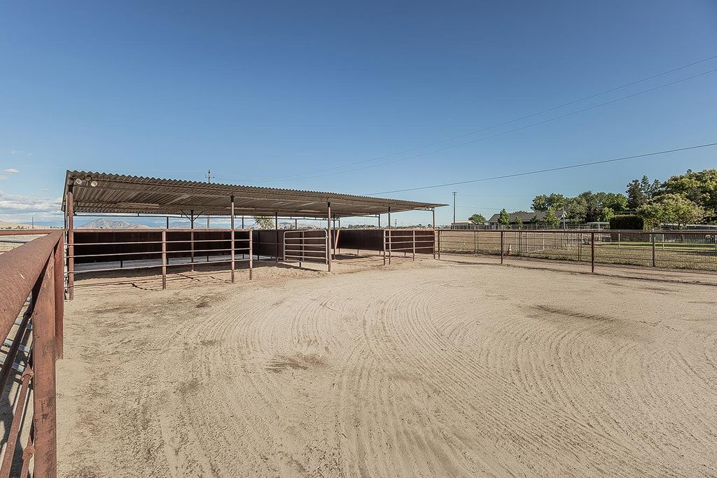 Image 54 of property listing at 5478 Poinsetta Avenue, Clovis, CA 93619