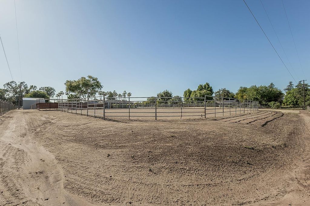 Image 57 of property listing at 5478 Poinsetta Avenue, Clovis, CA 93619