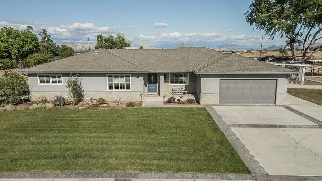 Image 59 of property listing at 5478 Poinsetta Avenue, Clovis, CA 93619