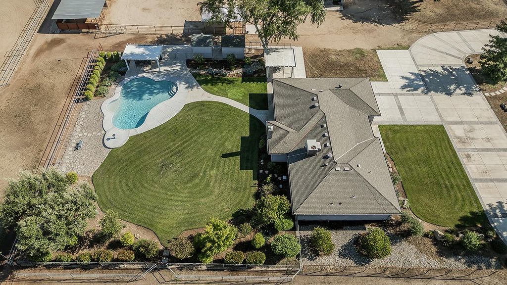 Image 62 of property listing at 5478 Poinsetta Avenue, Clovis, CA 93619