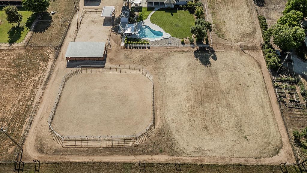 Image 65 of property listing at 5478 Poinsetta Avenue, Clovis, CA 93619