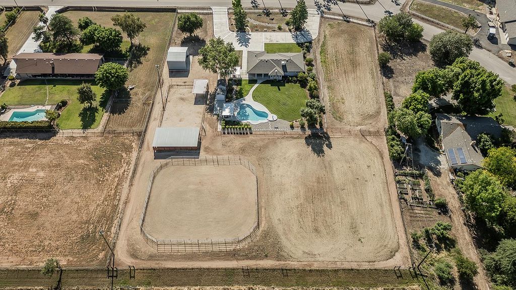 Image 66 of property listing at 5478 Poinsetta Avenue, Clovis, CA 93619