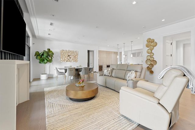 6017 Memorial Drive 505, Houston, TX 77007