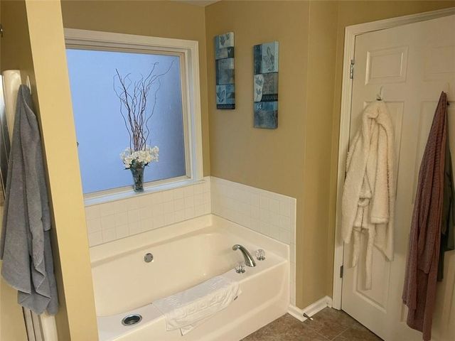 4176 Round Stone Drive, Snellville, GA 30039