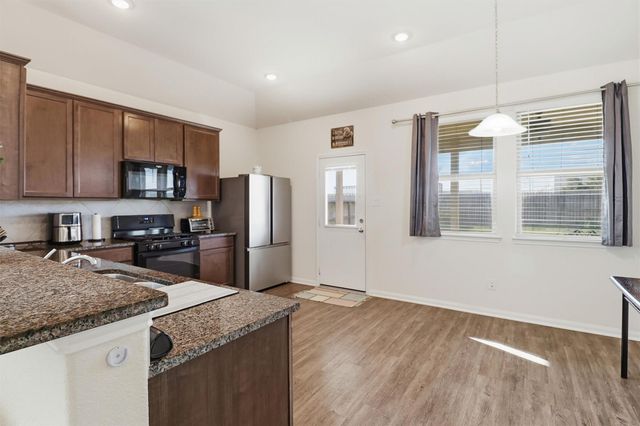 211 White Wing Lane, Sealy, TX 77474