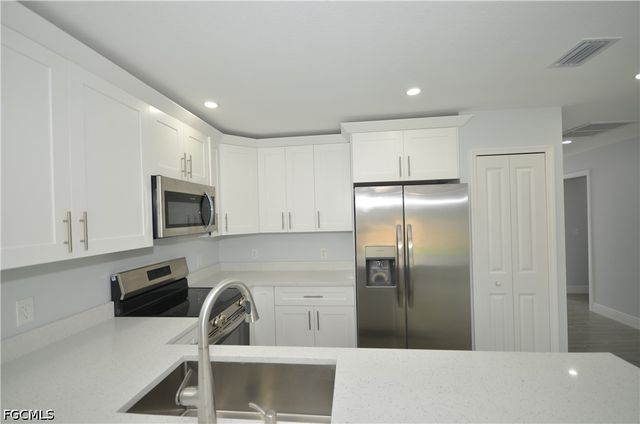 2955 Dunbar AVE B, Fort Myers, FL 33916