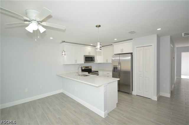 2955 Dunbar AVE B, Fort Myers, FL 33916