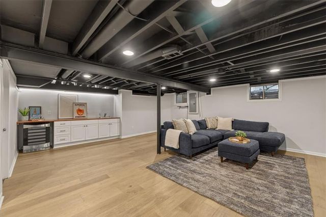 8804 W 92nd Street, Overland Park, KS 66212
