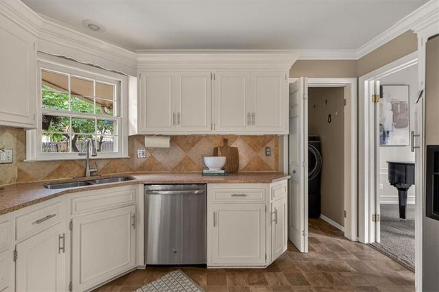 8804 W 92nd Street, Overland Park, KS 66212