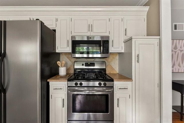 8804 W 92nd Street, Overland Park, KS 66212
