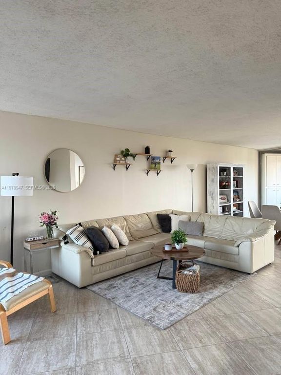 6911 Environ Blvd 8L, Lauderhill, FL 33319