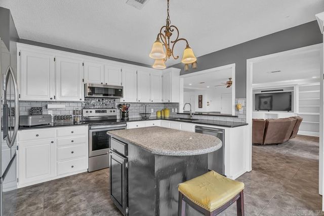 1100 Carruthers Drive, Morrilton, AR 72110