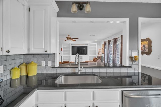 1100 Carruthers Drive, Morrilton, AR 72110