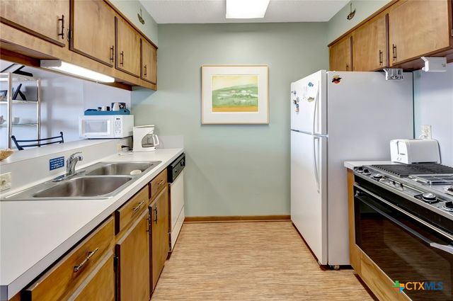 22 Pirates Cove, Port O'connor, TX 77982