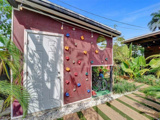 918 NE 4th Court, Hallandale Beach, FL 33009