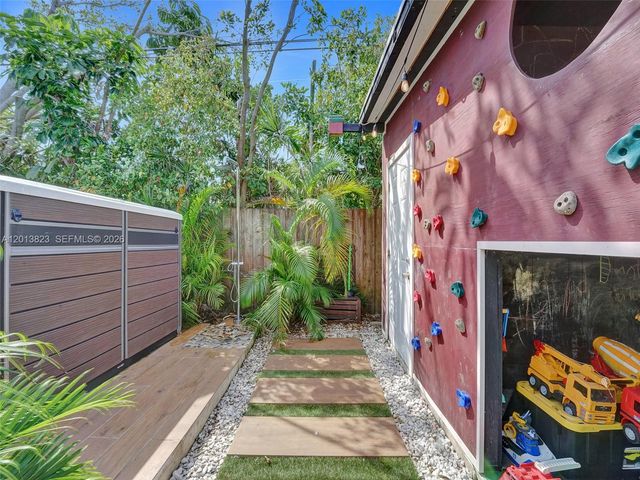 918 NE 4th Court, Hallandale Beach, FL 33009
